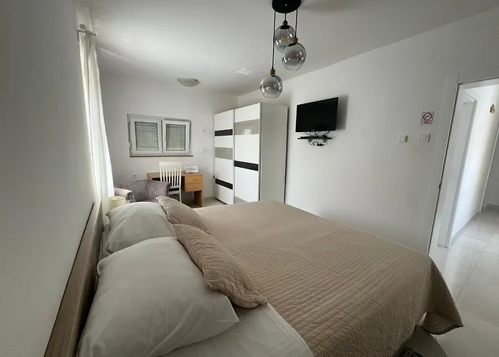 Three Bedroom Apartmant With Sea View & Terrace - Angela's Apartman